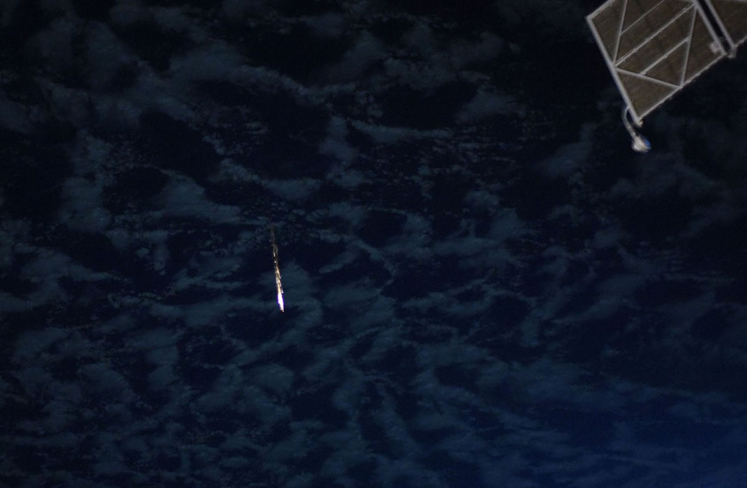 13. Mô-đun ISS có tên Pirs (hoặc DC-1) bốc cháy trong khí quyển Trái đất, sau hơn 20 năm hoạt động để nhường chỗ cho một mô-đun mới.
