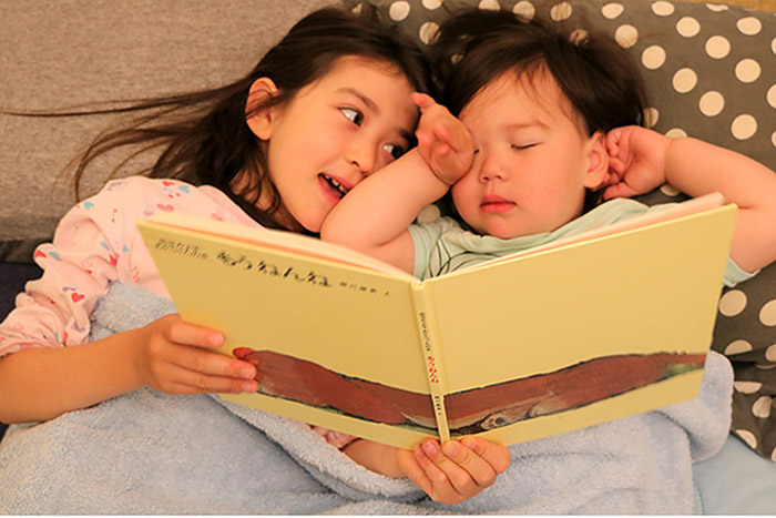 7 lợi ích bố mẹ không ngờ tới được khi kể chuyện cho con cái nghe trước khi ngủ - 3