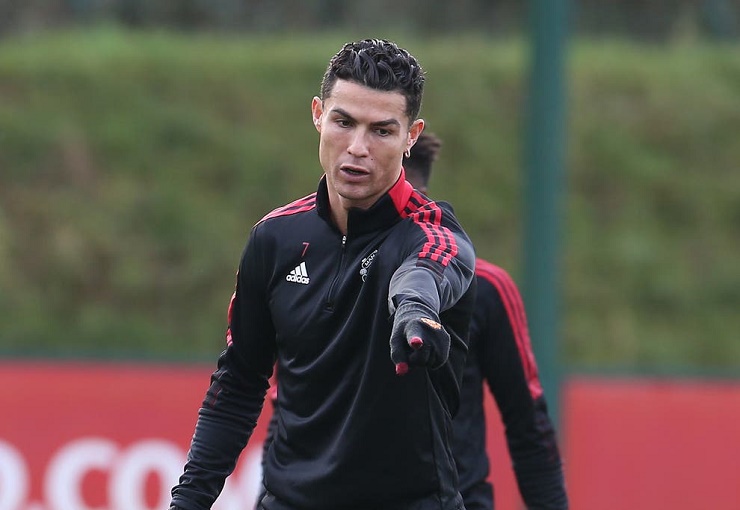 Ronaldo tự tin kịp trở lại trận MU gặp Aston Villa