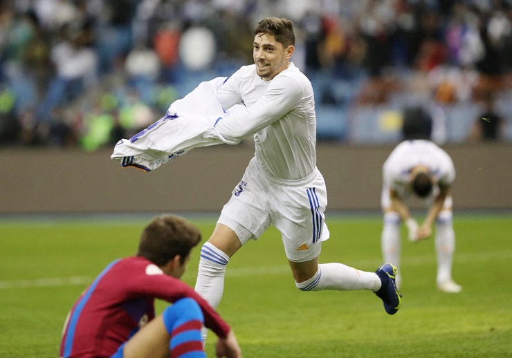 Valverde vừa ghi bàn giúp Real Madrid hạ Barca 3-2 tại bán kết Siêu cúp Tây Ban Nha