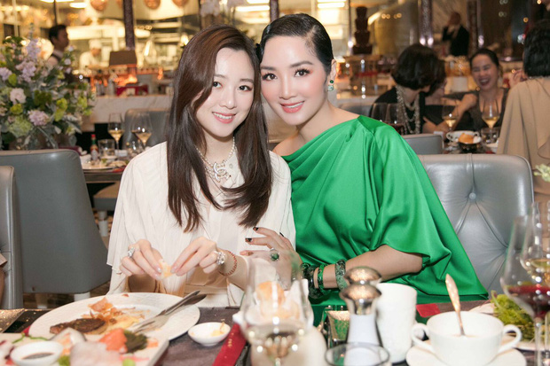 Anh Sa là con gái của Hoa hậu Đền Hùng&nbsp;Giáng My và ông chủ tập đoàn Tân Hoàng Minh.