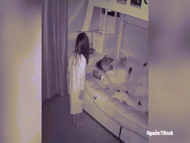 Phi thường - kỳ quặc - Thức giấc giữa đêm, người mẹ "rớt tim" khi thấy "bóng trắng" đứng cạnh giường