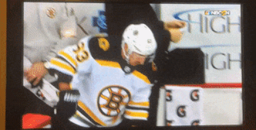 Những tình huống trùng hợp hài hước diễn ra trên truyền hình - 3