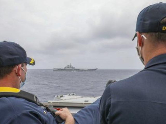 Thế giới - Ảnh thuỷ thủ Mỹ gác chân làm lộ hạn chế của tàu sân bay Trung Quốc