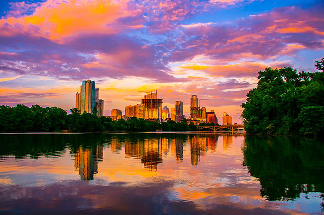 Texas, Mỹ - 49°C: Bất kỳ ai từng trải qua một ngày hè ở San Antonio, Austin hoặc bất kì nơi nào tại Texas sẽ không ngạc nhiên khi biết rằng bang Lone Star là nơi nóng nhất ở Mỹ, ít nhất là trong mùa hè với nhiệt độ có lúc lên tới 49°C.
