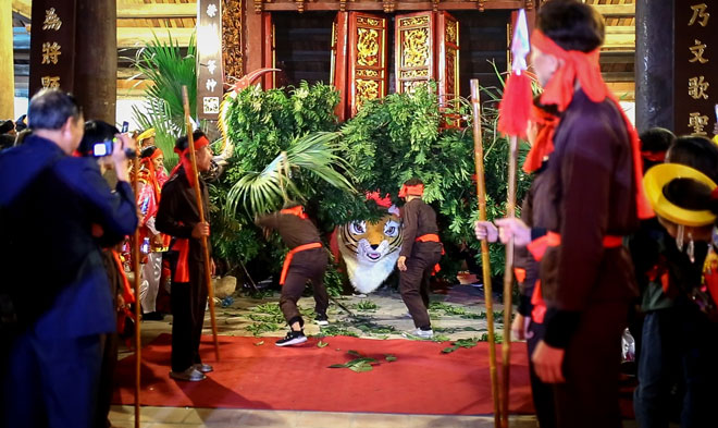 Ngôi làng ở Hà Nội có tục đốt đuốc diễn trò đánh hổ giả sau Tết - 4