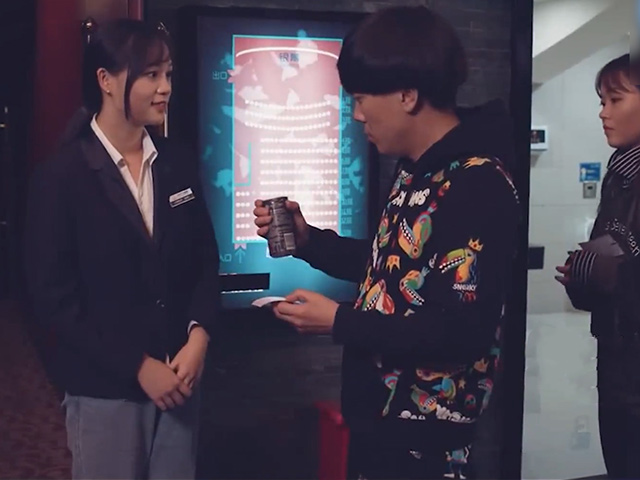 Cười 24H - Chàng trai dùng chiêu trò đối phó quy định rạp chiếu phim nhận ngay cái kết