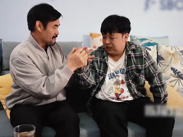 Cười 24H - Dành cả cuộc đời để trả lời những câu hỏi "hóc búa" của người thân