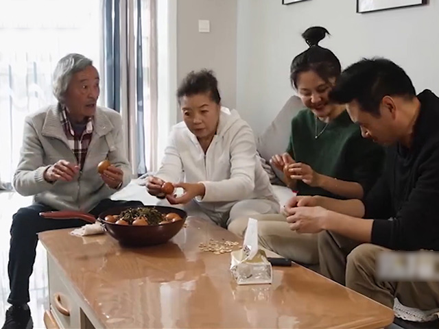 Cười 24H - Con rể tặng trà ngon cho bố vợ đãi khách quý và cái kết