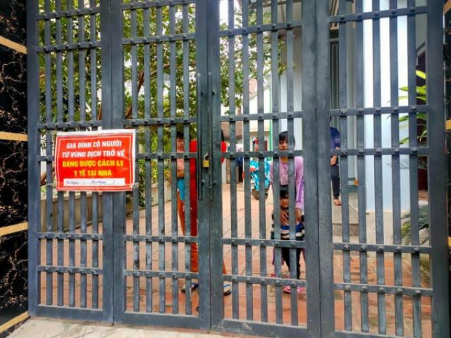 Tin tức trong ngày - Tin tức 24h qua: Gần 30 hộ dân bị chính quyền khóa cổng, giữ chìa khóa khi có người về quê ăn Tết