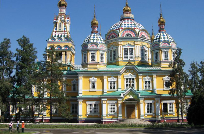 Nhà thờ chính thống giáo Zenkov lộng lẫy.