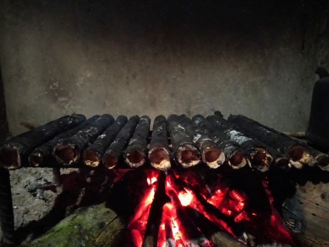 Làm cơm lam ăn kèm mắm ruộng