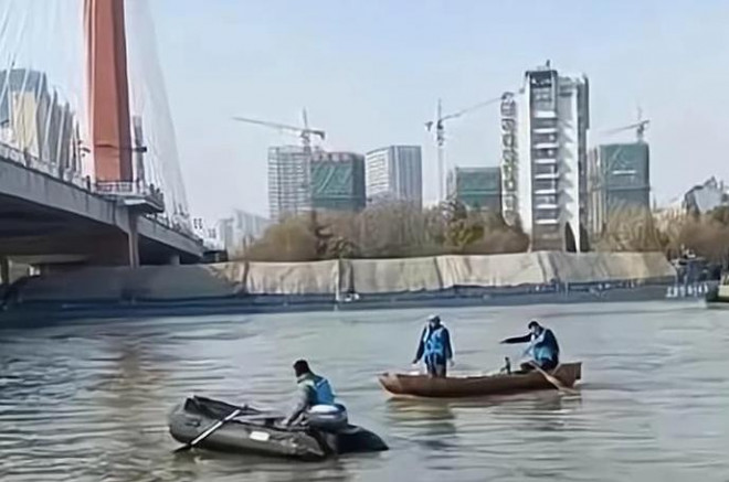 Công tác tìm và vớt xác thầy Lâm kéo dài nhiều ngày trời.