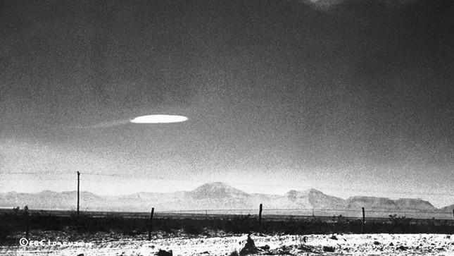 Bức ảnh nổi tiếng về một vật thể bay không xác định do một nhân viên chính phủ Mỹ chụp được vào năm 1957.