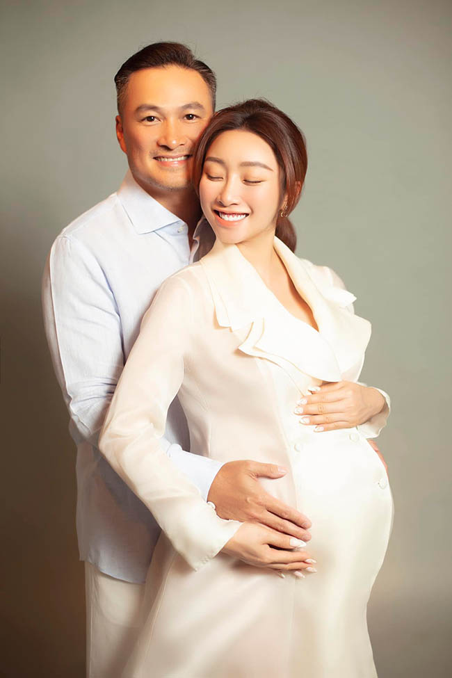 Thời điểm vợ mang thai, Chi Bảo luôn bên cạnh quan tâm, chăm sóc. 
