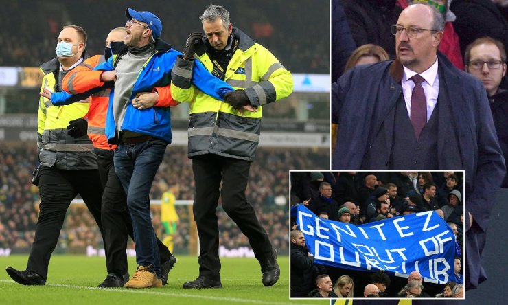 Fan Everton đòi sa thải HLV Benitez sau chuỗi phong độ tồi tệ của đội bóng