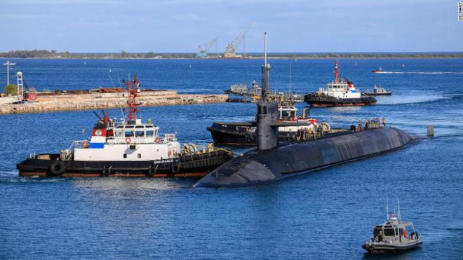 Tàu ngầm USS Nevada đến Guam ngày 15-1. Ảnh: CNN