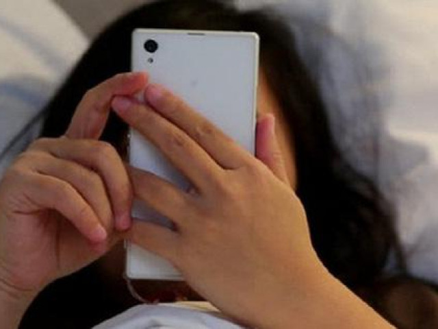 Bạn trẻ - Cuộc sống - Đi công tác xa, vợ chụp ảnh nóng gửi cho chồng xem đã lật tẩy chuyện ngoại tình