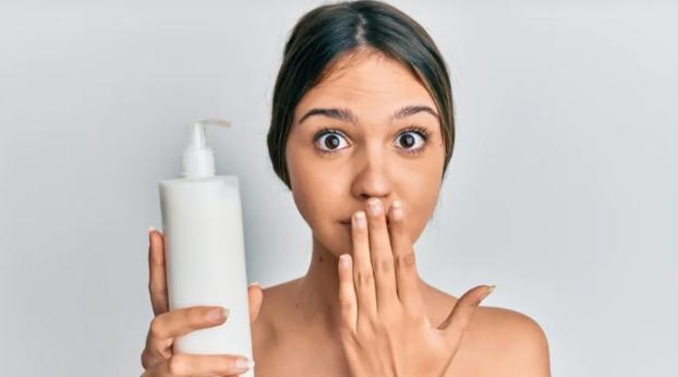 Nhiều cô gái đã thử tất cả các cách tự làm chăm sóc da có sẵn trên internet mà không cần cân nhắc.