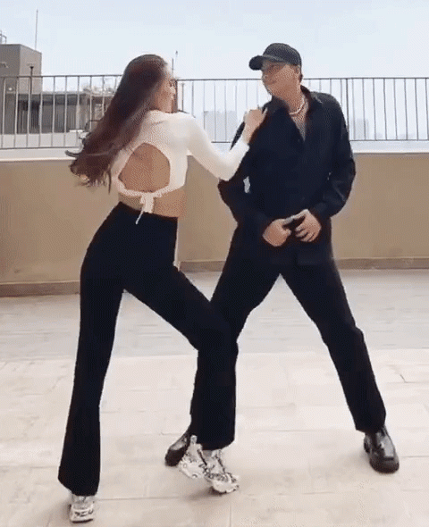 Clip S.T kéo áo Lan Ngọc ngay trước ống kính hút hàng triệu lượt xem - 6