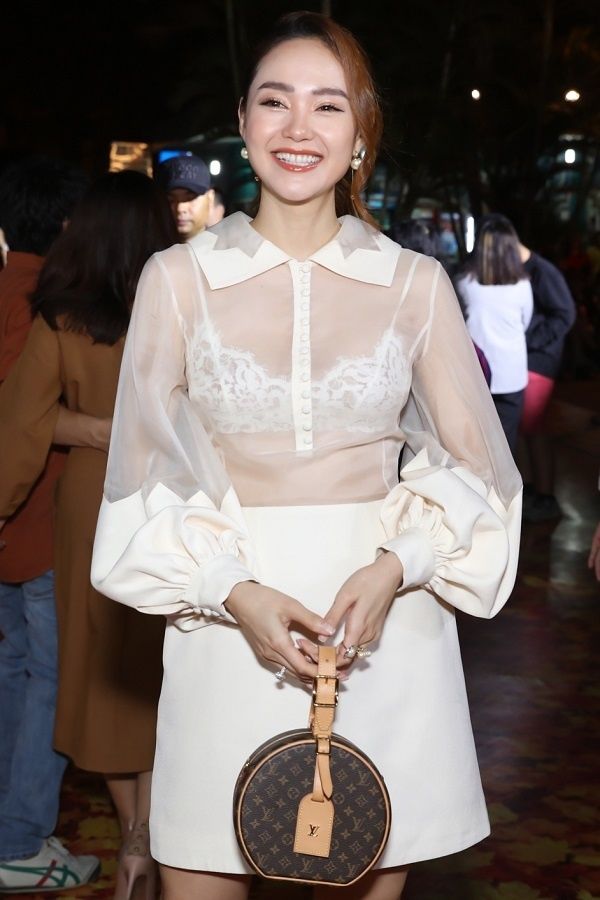 Changing style, Minh Hang is now wearing a beautiful dress that few compare to - 3