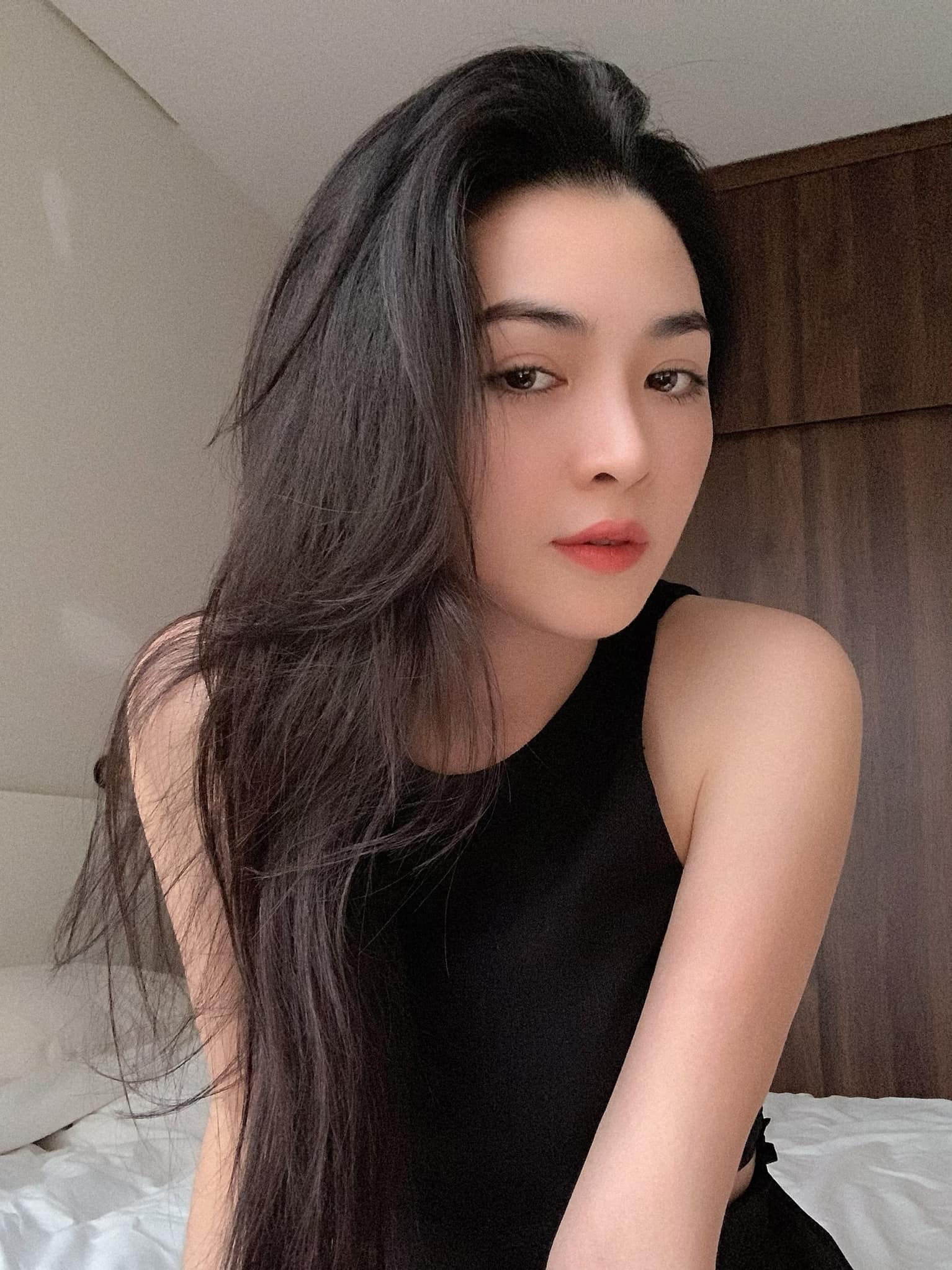 Cô hiện tại đang là một người mẫu khá đắt show nhờ gương mặt xinh đẹp và vóc dáng chuẩn.