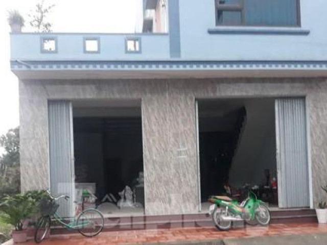 Tin tức trong ngày - Chủ tịch xã công khai xin lỗi gia đình bị khoá cửa ngoài vì có người về từ "vùng đỏ"