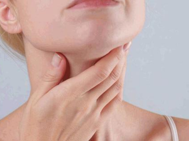 Sức khỏe đời sống - Chuyên gia chỉ cách tự kiểm tra tuyến giáp tại nhà, 3 nhóm người này rất nhiều nguy cơ