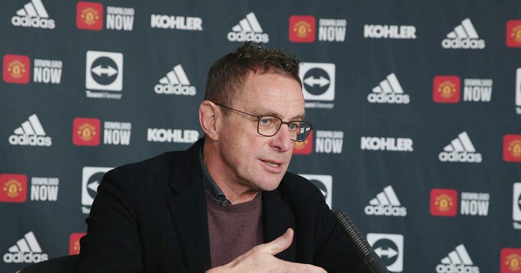 HLV Rangnick trong buổi họp báo
