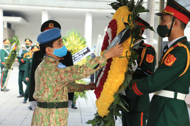 Tiễn đưa sĩ quan hy sinh khi làm nhiệm vụ gìn giữ hòa bình Liên Hiệp Quốc - 3