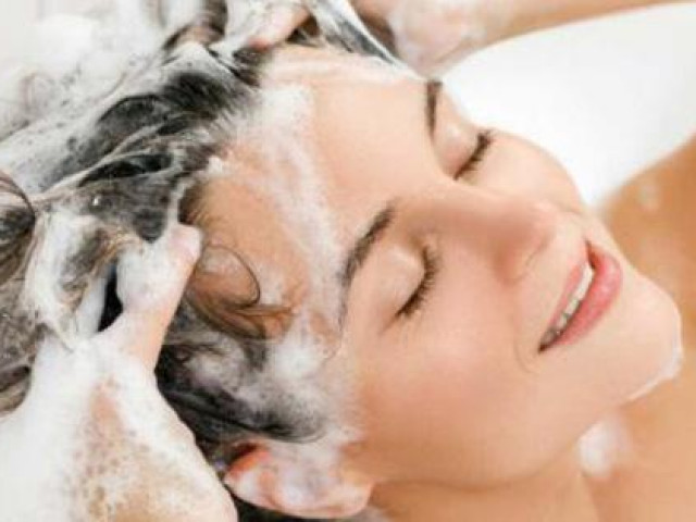 Làm đẹp - 6 sai lầm khi tóc ướt