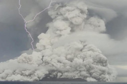 Thế giới - Vụ nổ núi lửa Tonga mạnh hơn 600 lần bom nguyên tử Mỹ ném xuống Nhật Bản