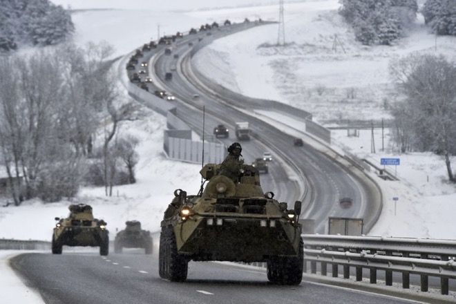 Đoàn xe quân sự Nga di chuyển ở Crimea.
