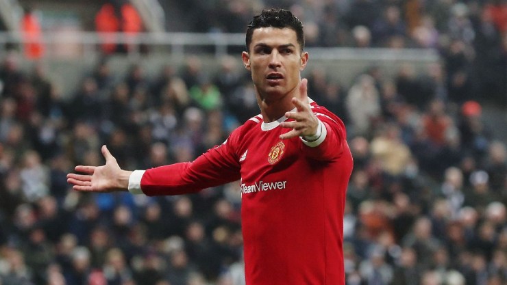 Ronaldo bị chỉ trích vì thể hiện thái độ bực bội trên sân, tự coi mình là trung tâm