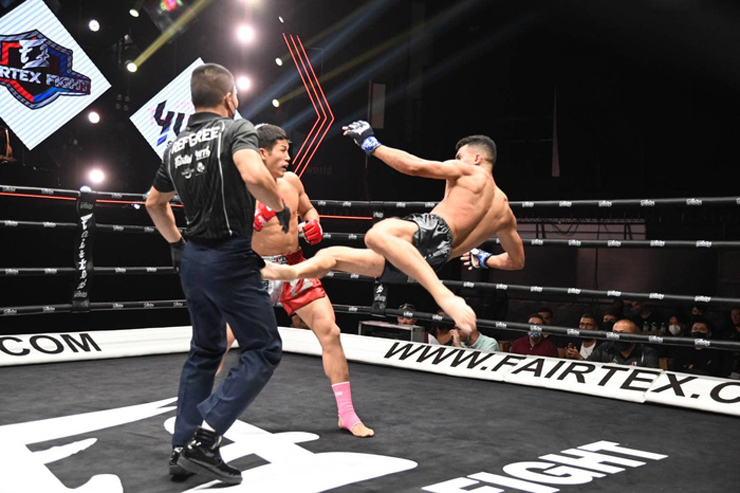 Mohabde và cú xoay 360 độ tung đá mãn nhãn ở đấu trường Muay Thái Lan