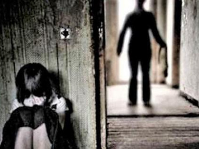 Pháp luật - Gã đàn ông nhiều đêm lén lút hiếp dâm con riêng của vợ "hờ"