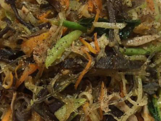 Ẩm thực - Cách cực mới làm miến xào mềm tơi, đậm đà, không vón cục, để cả ngày vẫn không bị cứng