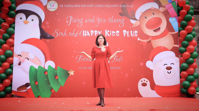ThS Nguyễn Mai Duyên trong lễ hội Giáng sinh yêu thương cùng cô &amp; trò Happy Kids Plus