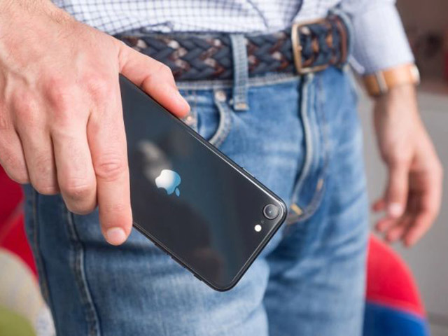 Thời trang Hi-tech - Người dùng lại lót dép chờ iPhone tiếp theo thêm vài tháng nữa