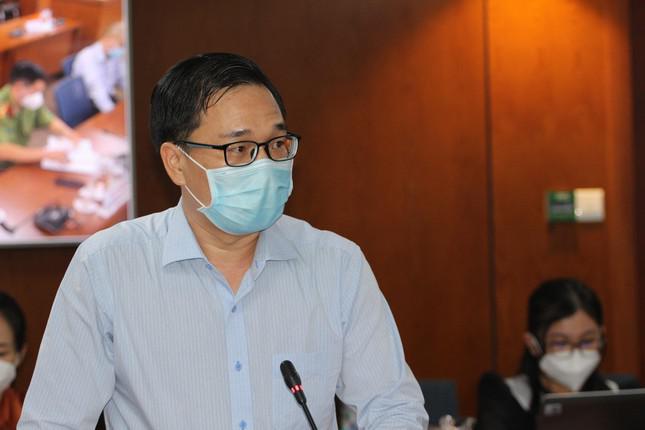 Ông Trịnh Duy Trọng chia sẻ các phương án ứng phó với dịch bệnh để đón học sinh trở lại trường
