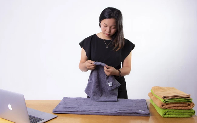 Thay đổi cuộc đời và chứng minh thực lực bằng cơ duyên với làng nghề làm khăn truyền thống hơn 25 năm tuổi