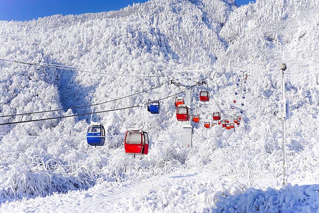 Khung cảnh tuyết trắng tuyệt đẹp trên ngọn núi nổi tiếng nhất Trung Quốc - 3
