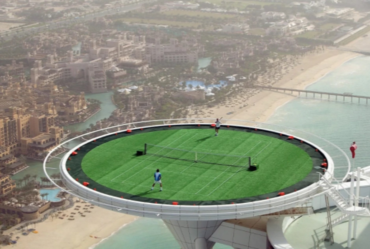 Federer và Agassi từng giao lưu tennis tại đây năm 2005