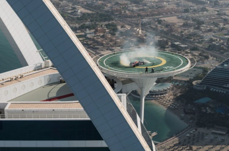 Huyền thoại F1 Scotland David Coulthard drift xe ở đây năm 2013