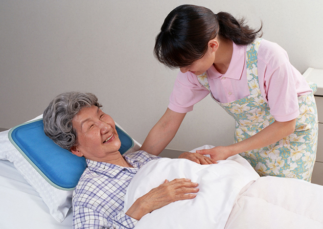 Chăm sóc người già bị tai biến đúng cách để người bệnh nhanh chóng phục hồi sức khỏe.