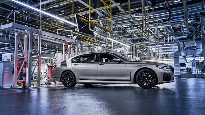 BMW dừng dây chuyền sản xuất động cơ V12 - 3