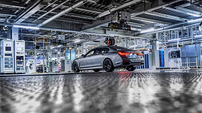 BMW dừng dây chuyền sản xuất động cơ V12 - 4