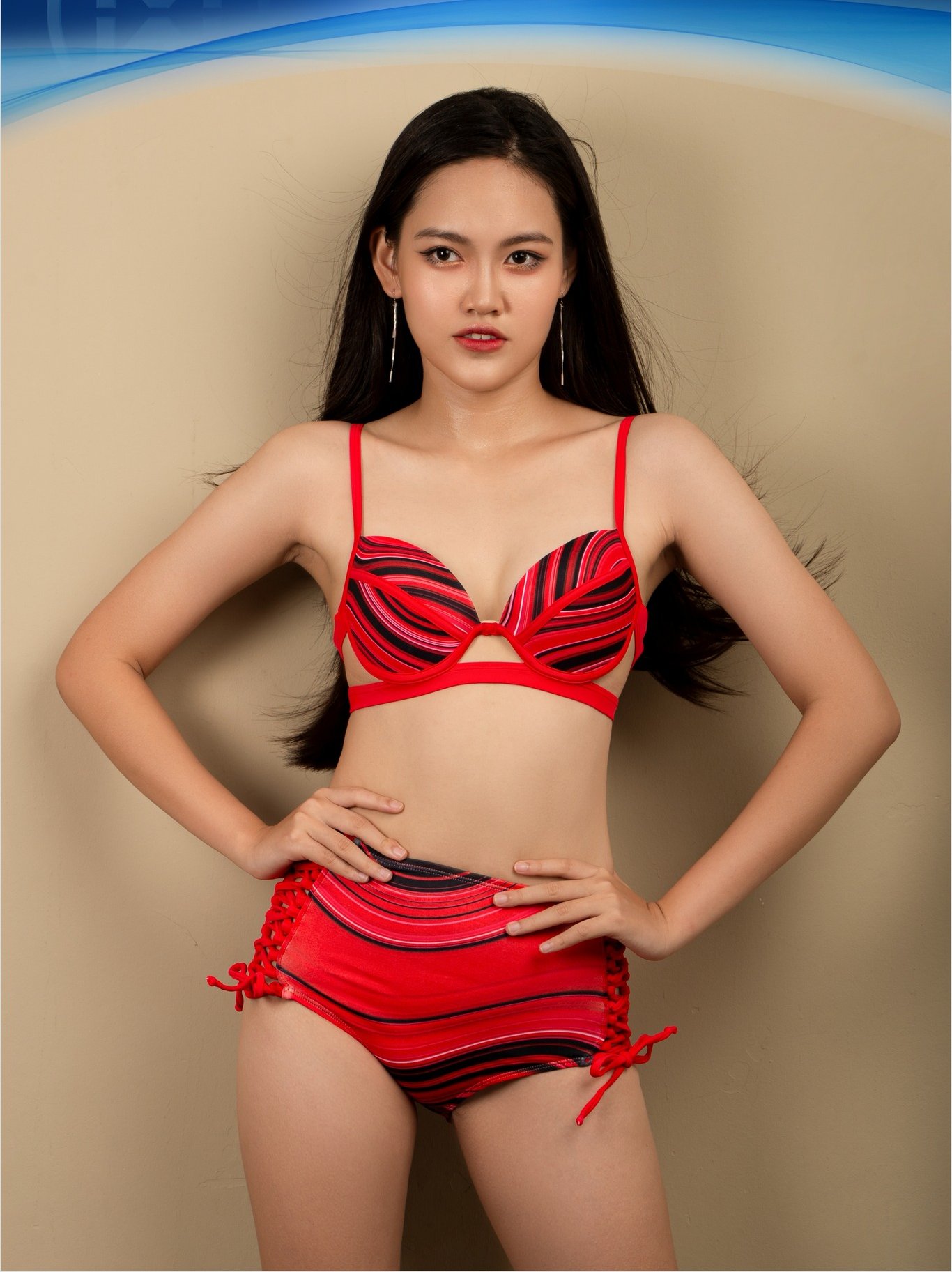 Thí sinh Nguyễn Thục Ngân sinh năm 2002. Cô cao 1,74m cùng số đo 3 vòng: 83-63-93cm. Hiện tại, Thục Ngân đang là sinh viên năm 2, chuyên ngành Luật thương mại quốc tế của trường Đại học Ngoại thương Hà Nội. Ngoài thời gian học trên trường, Thục Ngân đang là gia sư dạy tiếng Anh. Đọc sách, đánh đàn piano là những hoạt động mà cô yêu thích.