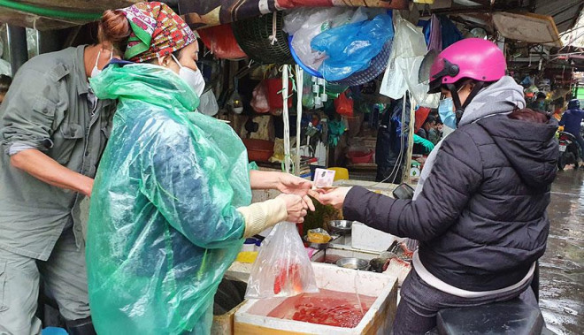 Mặt hàng cá chép đỏ bắt đầu đắt khách.