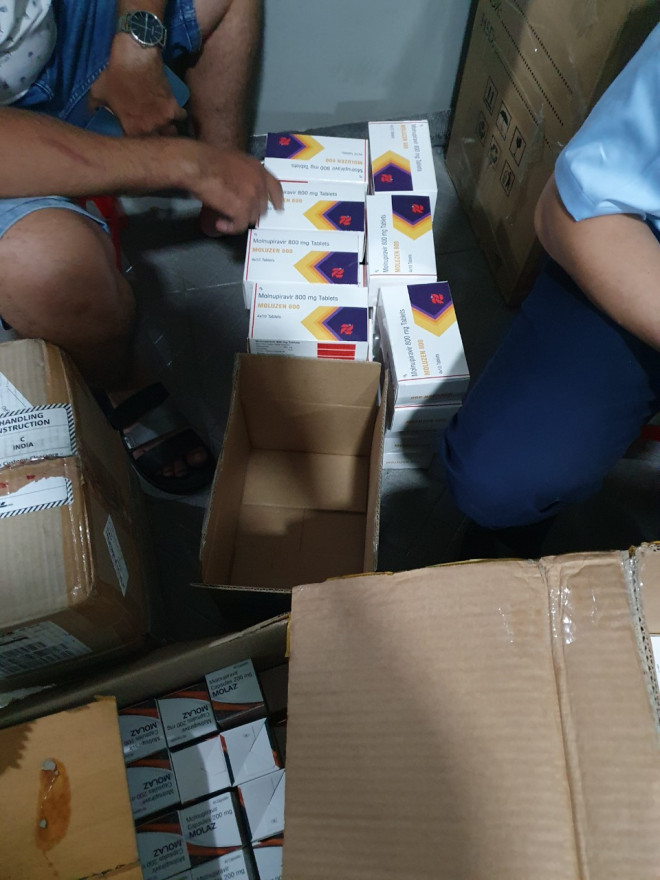TPHCM: Bắt giữ lượng lớn thuốc điều trị Covid-19 nghi hàng kém chất lượng - 2